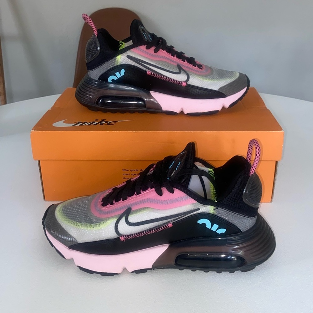 Nike Women's Sneakers in Black, Pink, and Gray